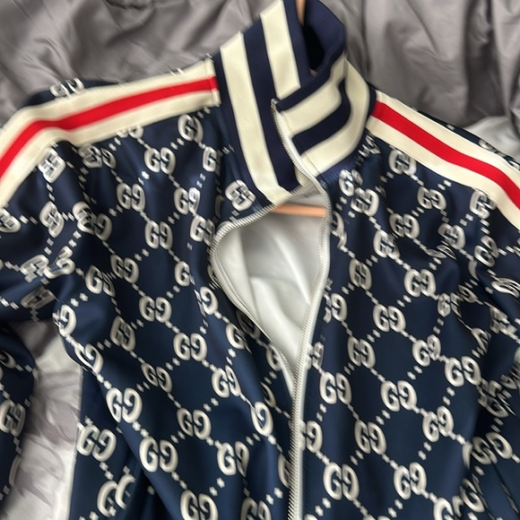 Luxury style medium used , zipper broken - Picture 4 of 5